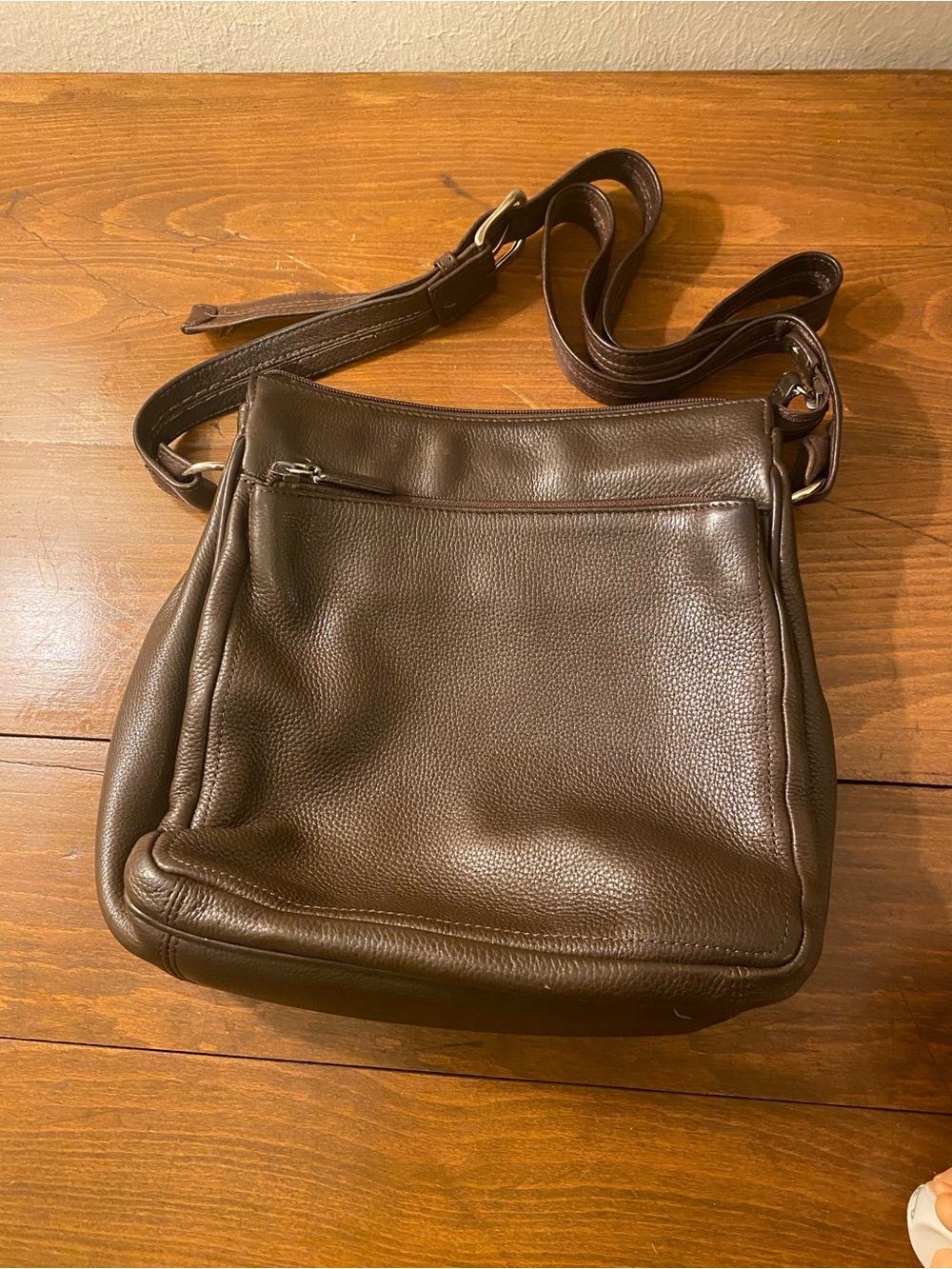 Women’s Wilson’s Leather Chocolate Brown Crossbody Bag - Picture 2 of 8